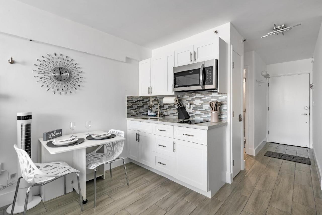 Apartamento Newly Renovated Oceanfront Studio W/ Balcony - Daytona Beach Exterior foto